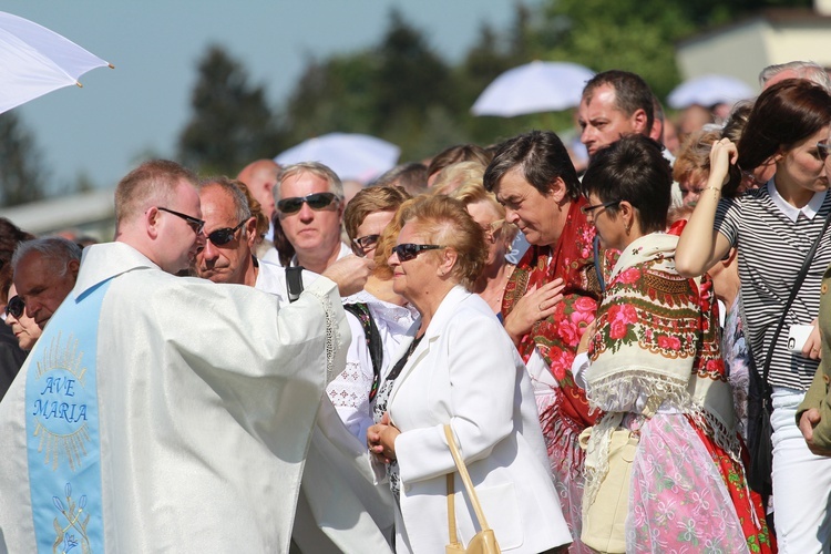 Msza święta, procesja z darami, procesja do kościoła