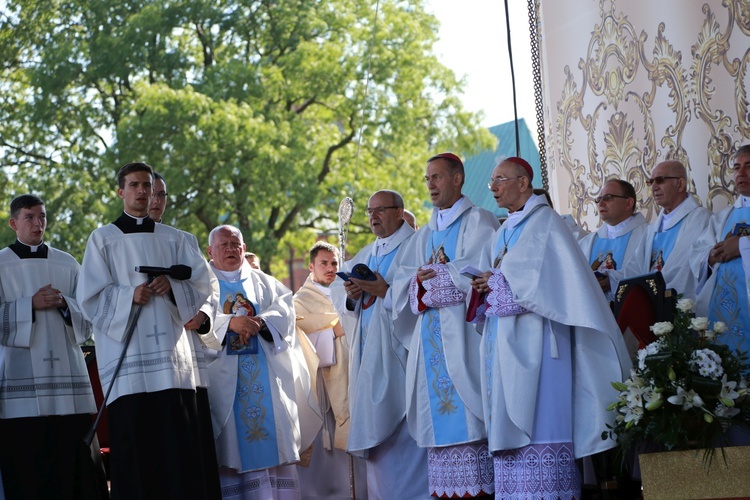 Msza święta, procesja z darami, procesja do kościoła