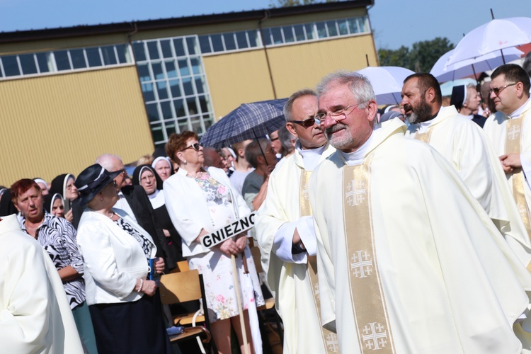 Msza święta, procesja z darami, procesja do kościoła