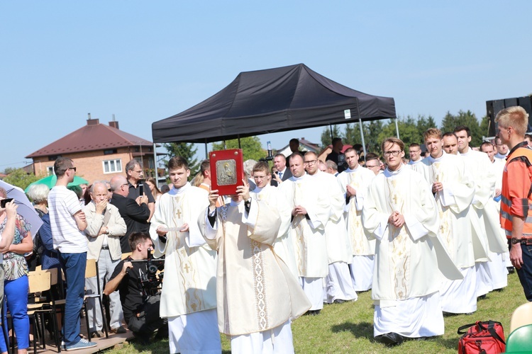 Msza święta, procesja z darami, procesja do kościoła