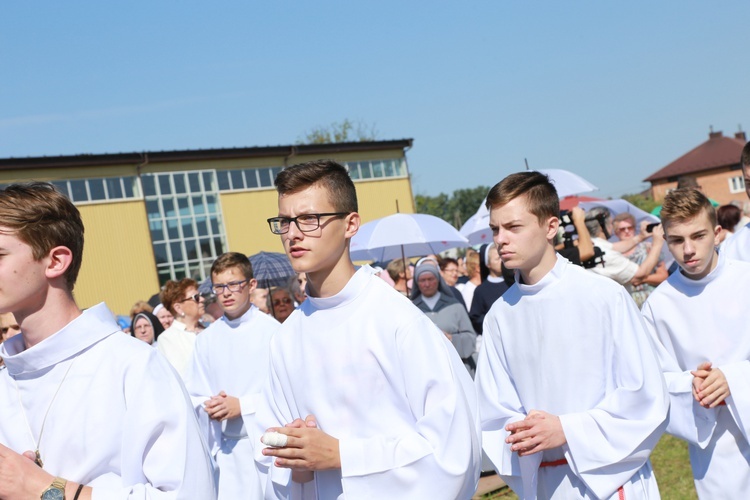 Msza święta, procesja z darami, procesja do kościoła