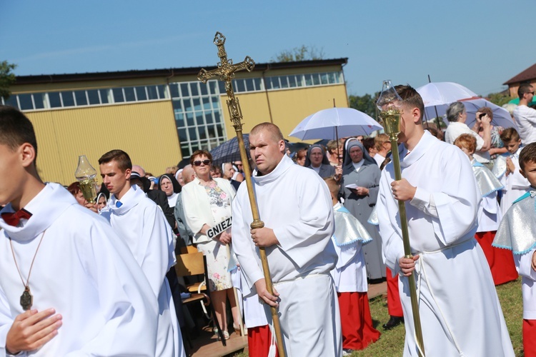 Msza święta, procesja z darami, procesja do kościoła