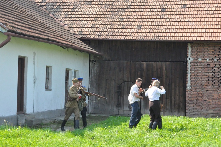 Modlitwa i inscenizacja w Biegonicach