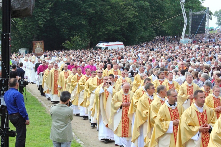 Główne uroczystości 140. rocznicy objawień maryjnych w Gietrzwałdzie