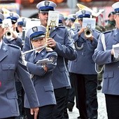 Wydarzeniu akompaniowała policyjna orkiestra.