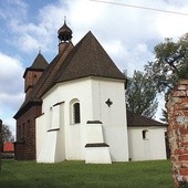 Zabytkowa świątynia w Gliwicach-Ostropie znajduje się przy ul. Piekarskiej 13.