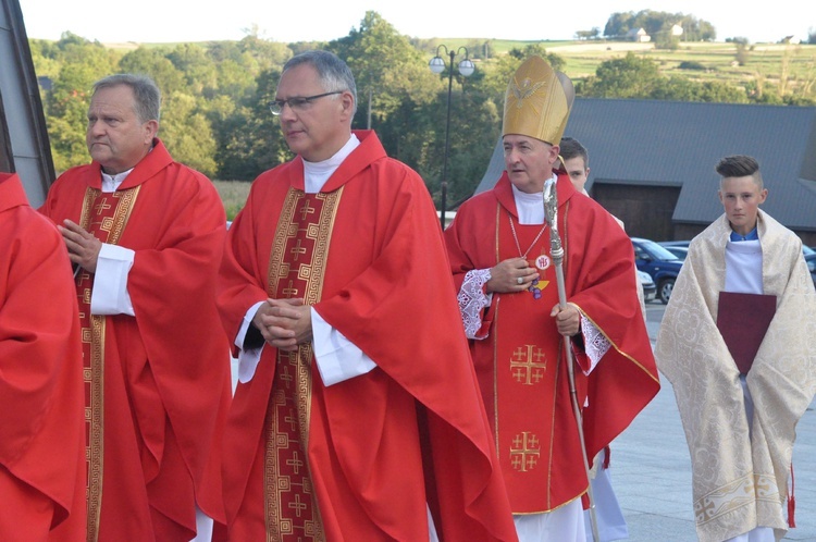 Erygowanie Drogi Krzyżowej w Słopnicach