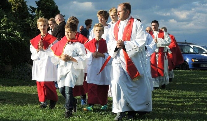 Duszpasterze i parafianie ze Starego Bielska przygotowali uroczystości pod krzyżem na Trzech Lipkach