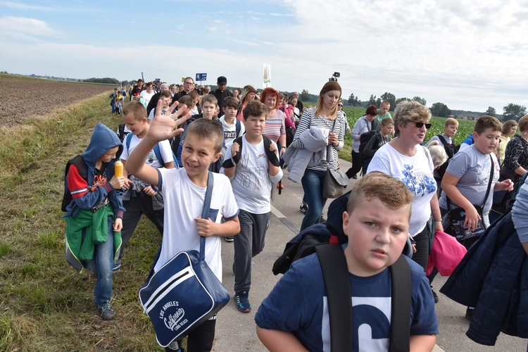 Pielgrzymka dzieci. Część 1