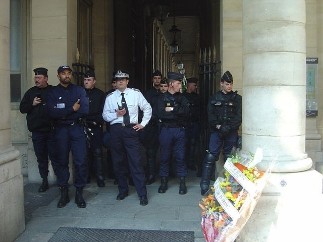 Francuska policja ostrzega przed atakiem