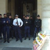 Francuska policja ostrzega przed atakiem