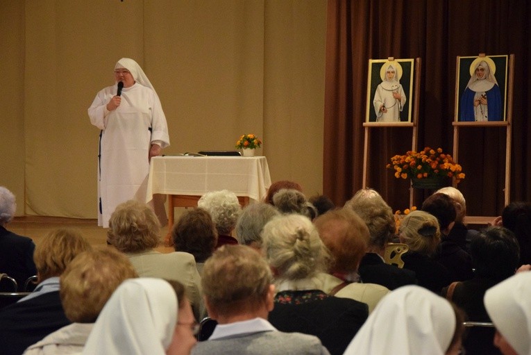 W murach szkoły ponownie zgościły panie, które kiedyś się tu uczyły