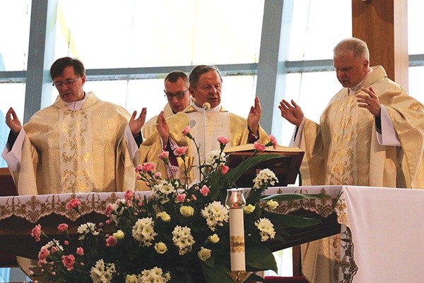 Mszy św. przewodniczył bp Tomasik.