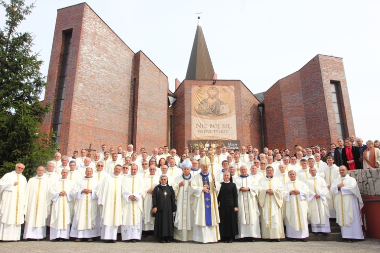 Bibliści przy ołtarzu