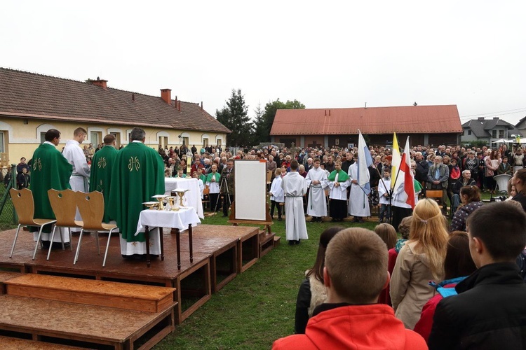 "Pola Chwały": Msza św. i parada wojskowa