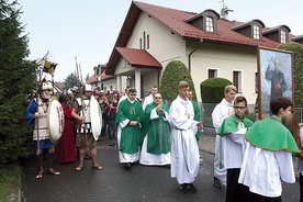 	Parafia Dziesięciu Tysięcy Męczenników jest kolejną wspólnotą w naszej diecezji, w której będzie się rozwijał kult błogosławionego kapłana.