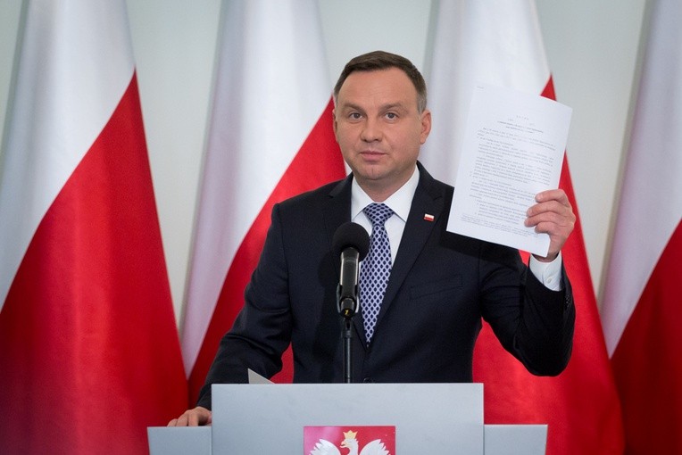 Prezydenckie projekty ustaw o KRS i SN trafiły do Sejmu