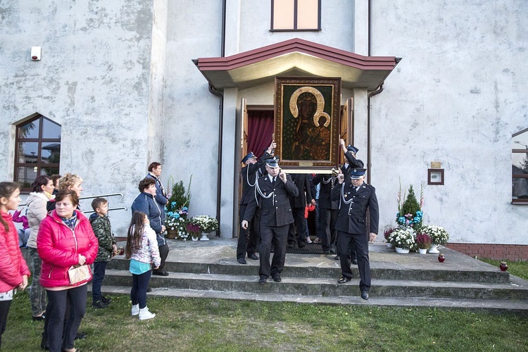 Maryja pozostaje w Miąsem. Chce odwiedzić każdą rodzinę