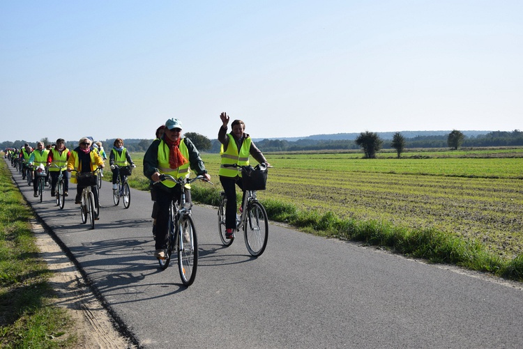 Rowerowa pielgrzymka do Domaniewic