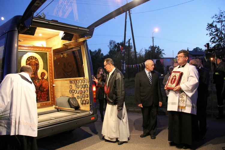 Pustelnik wita Królową