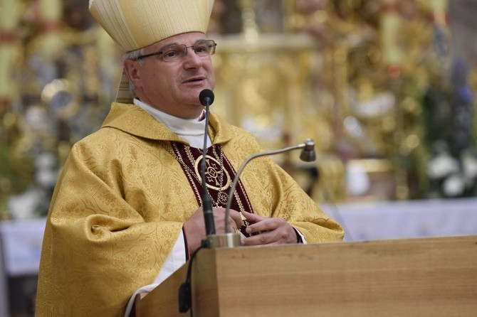 Koronacja fresku Matki Miłosierdzia w Dzierżoniowie