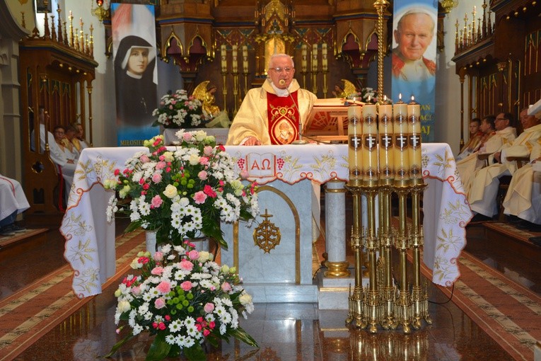 Msza św. w szczepanowskiej bazylice, przewodniczy ks. Bielatowicz 