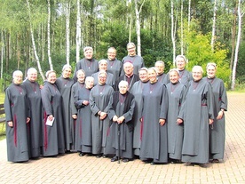 Pamiątkowe zdjęcie z biskupem ordynariuszem.