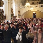 Zakończenie Mszy św. w grodowieckim sanktuarium.