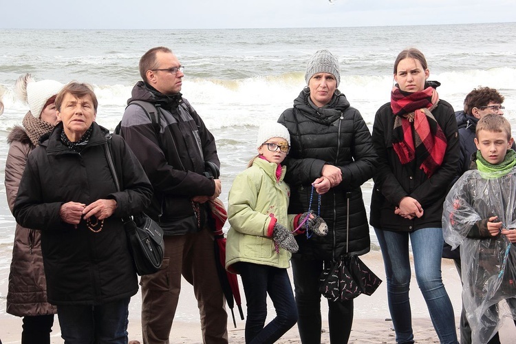 Różaniec do Granic na plaży w Ustce