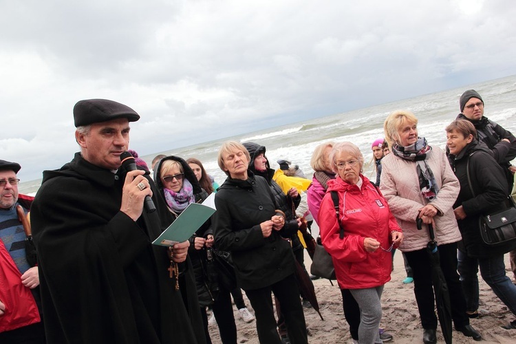 Różaniec do Granic na plaży w Ustce