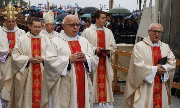 W uroczystościach uczestniczył bp Roman Pindel, a także diecezjalny duszpasterz ludzi pracy ks. prał. Józef Oleszko