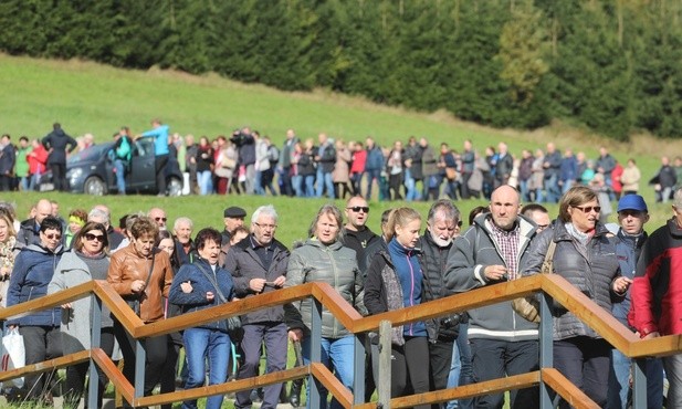 Procesja z kościoła MB Frydeckiej na Trzycatku - do granicy.