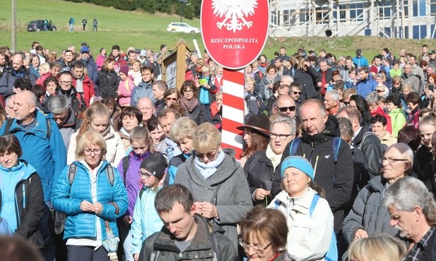 Na modlitwie zebrało się przy granicznym słupie ponad 600 osób...