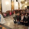 Nabożeństwo różańcowe w bazylice katedralnej w Łowiczu