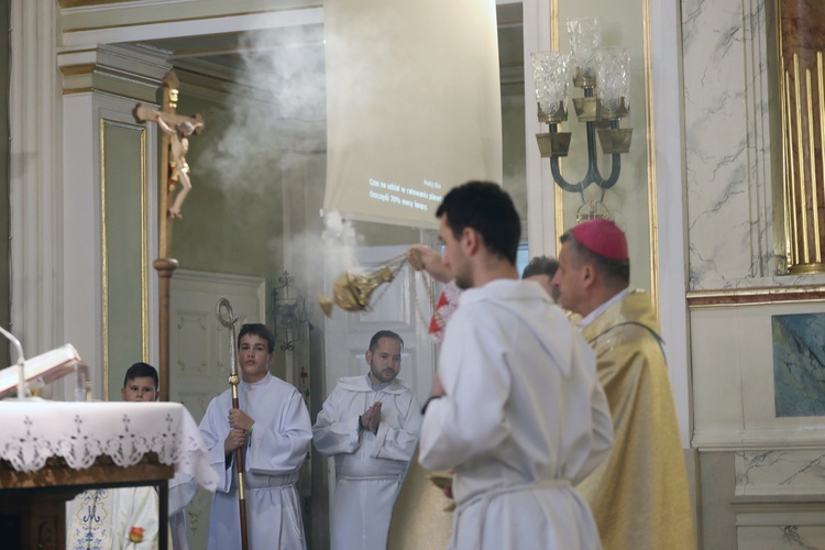 Cieszyńskie elżbietanki jubilatki z biskupem