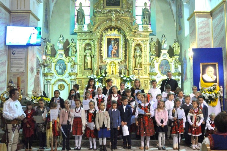 Dzieci zaśpiewały dla św. Jana Pawła II "Barkę"