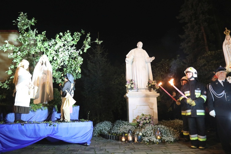 Różańcowa procesja fatimska w Czechowicach-Dziedzicach