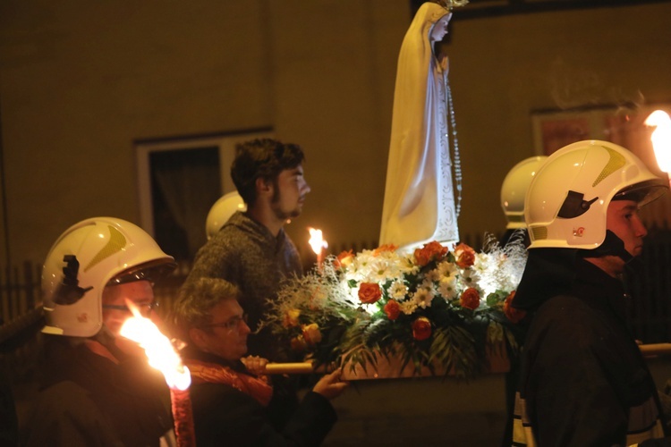 Różańcowa procesja fatimska w Czechowicach-Dziedzicach