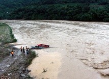 37 zabitych, 40 zaginionych na skutek powodzi i osunięć ziemi w Wietnamie