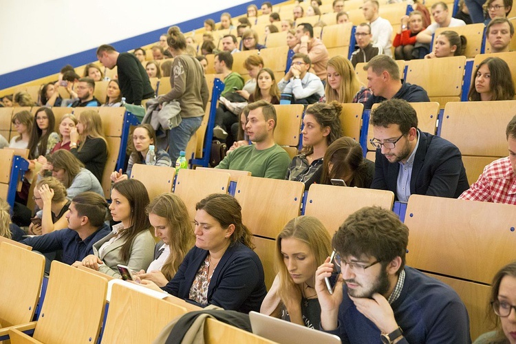 O. Szustak na SGGW. Sześć i pół rady na szczęśliwe małżeństwo