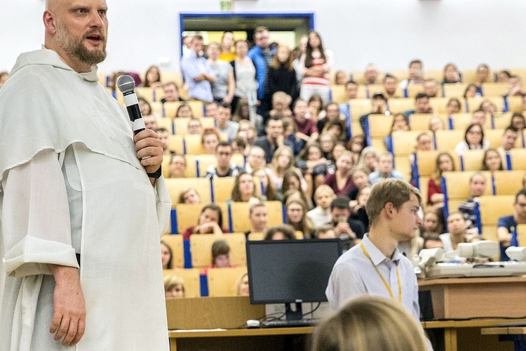 O. Szustak na SGGW. Sześć i pół rady na szczęśliwe małżeństwo