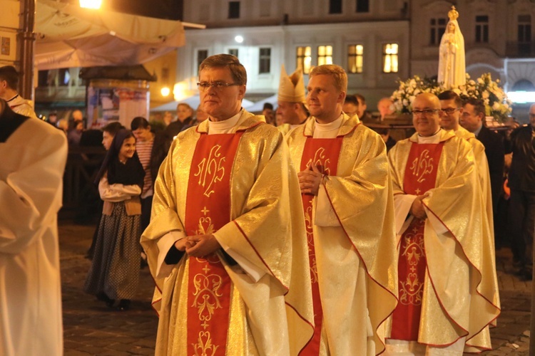 Poświęcenie figury MB Fatimskiej u św. Marii Magdaleny w Cieszynie