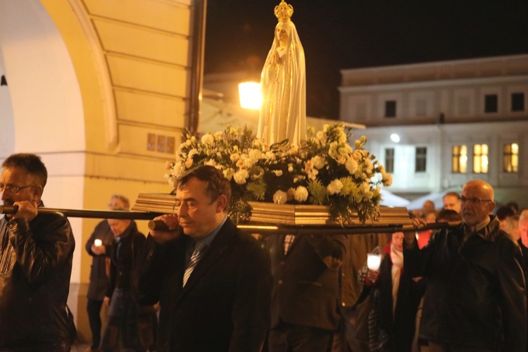 Poświęcenie figury MB Fatimskiej u św. Marii Magdaleny w Cieszynie