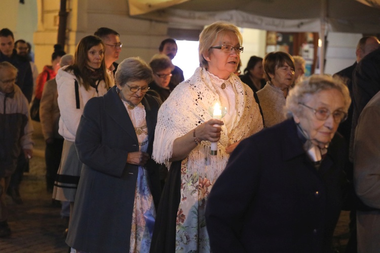 Poświęcenie figury MB Fatimskiej u św. Marii Magdaleny w Cieszynie