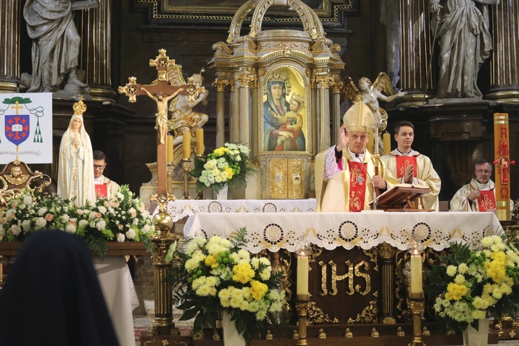 Poświęcenie figury MB Fatimskiej u św. Marii Magdaleny w Cieszynie