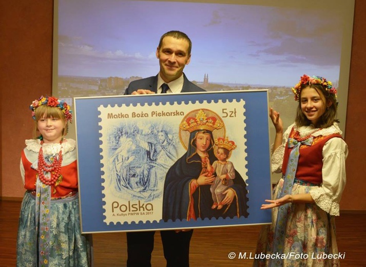 Prezentacja znaczka z Matką Boską Piekarską