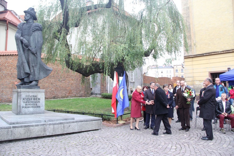 Generał Bem na kamienicy