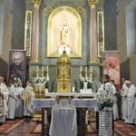 Święci Jan Paweł II i Maksymilian Kolbe w Muszynie