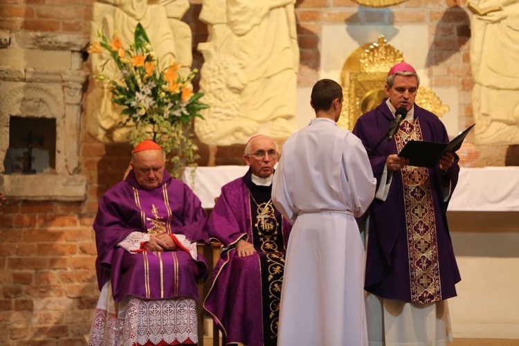 Pożegnanie bp. Wacława Świerzawskiego 