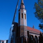 Zwieńczanie wieży kościoła MB Dobrej Rady w Krakowie-Prokocimiu